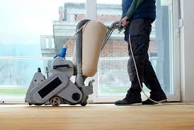 Parket schuren met professionele machine